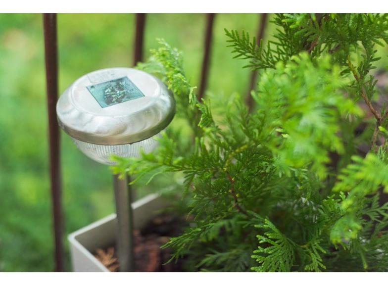 Zasada działania lampy solarnej – wyjaśniamy!