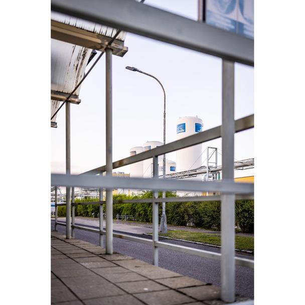 Oprawa ECO AREA SPD 90W 840 IP66 GY